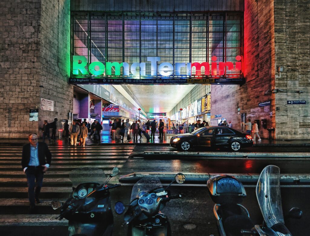 Eingang des Bahnhofs Roma Termini von außen